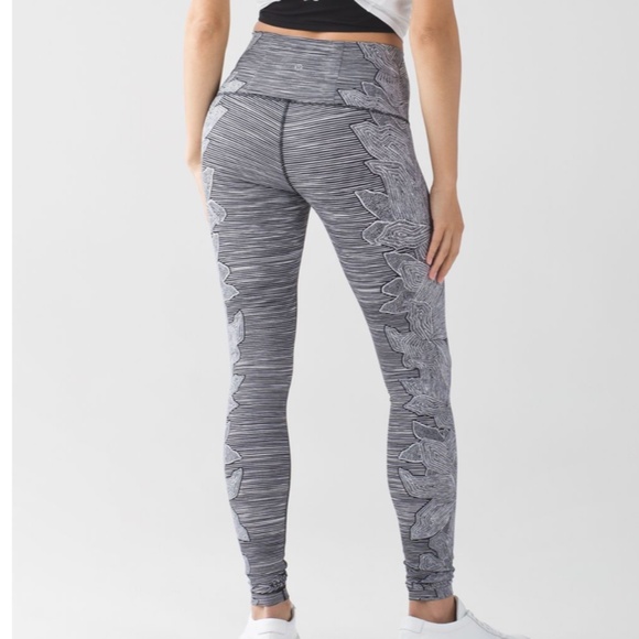 Lululemon Wunder Under Pant (Hi-Rise) Dottie Tribe White Black SZ 10 - Picture 1 of 9